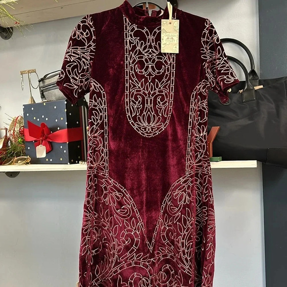 Chelsea and Violet velvet short sleeve shift dress size small NWT - Picture 4 of 9
